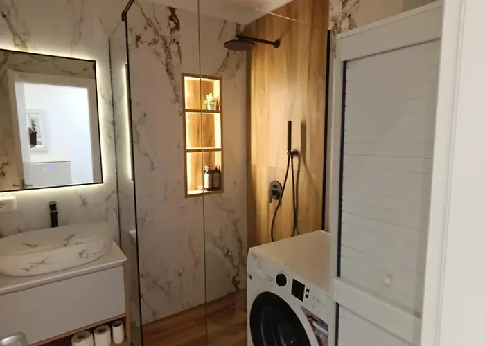 Genci's 1-1-1 Apartment *